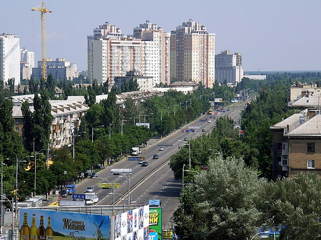 Чи бути “генделю”: Жителі столичної багатоповерхівки скаржаться на захоплення прибудинкової території депутаткою КМР