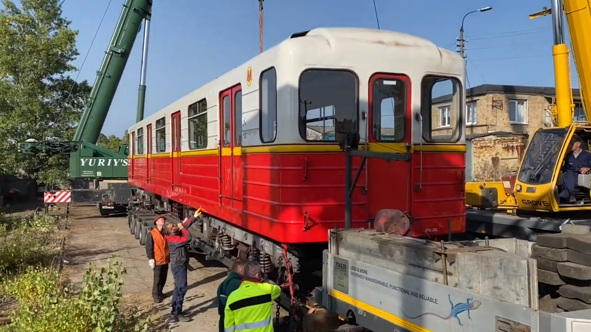 Ще 12 варшавських вагонів прибули до столиці (відео)