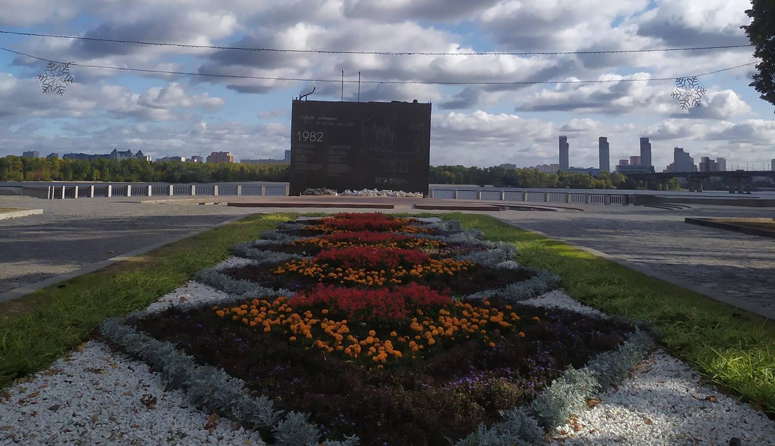 У Києві в Наводницькому парку розвісили шпаківні та прибрали від сміття гектар території (фото)