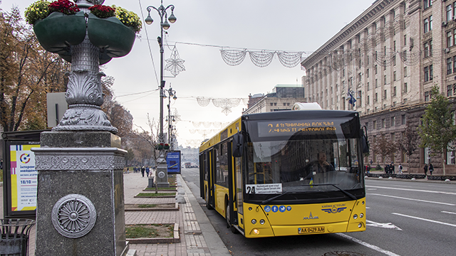 У Києві в суботу та неділю ярмарки змінять рух автобусних та тролейбусних маршрутів (схеми)