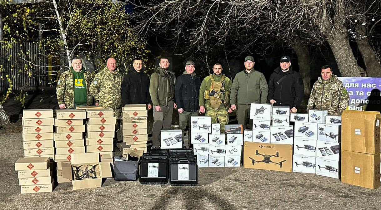 Представники Київщини передали бійцям 72-ї бригади 96 дронів та інше необхідне обладнання