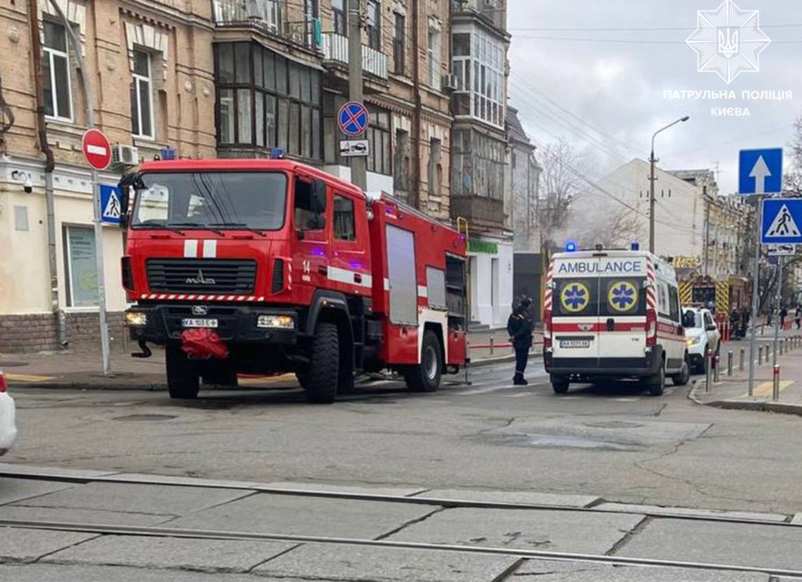 На столичному Подолі через пожежу перекрито рух на вулиці Костянтинівській