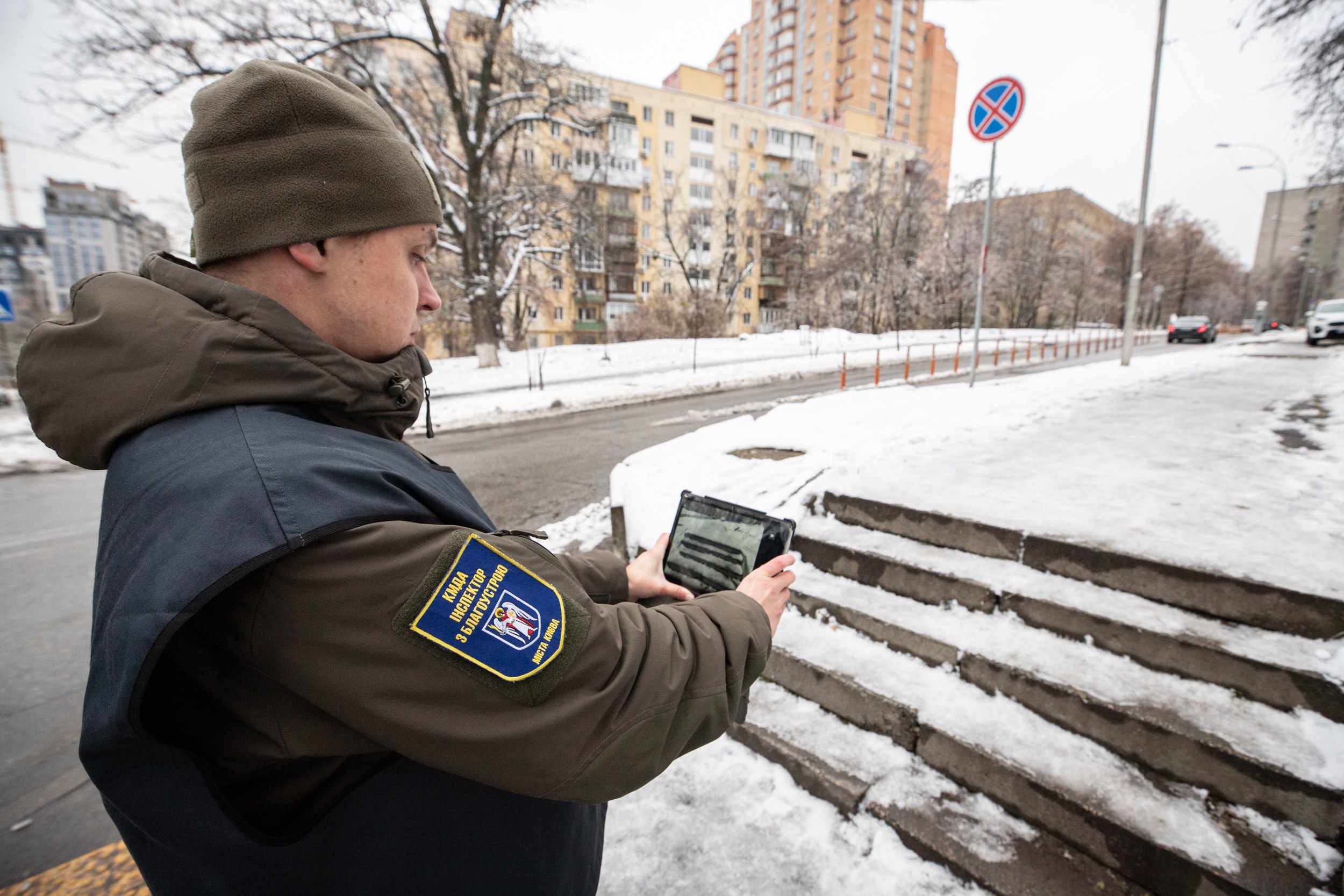 Столичні інспектори благоустрою протягом дня зафіксували майже тисячу порушень щодо невчасного прибирання снігу