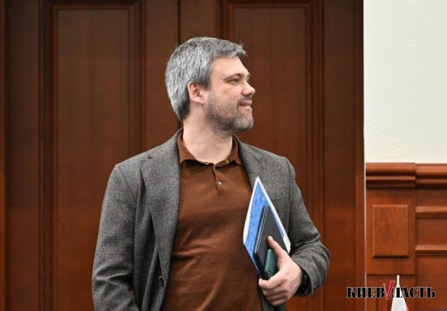 Заступник голови КМДА Петро Оленич отримав підозру за забудову парку “Нивки”