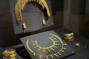 В Україну повернулися скарби “Скіфське золото”