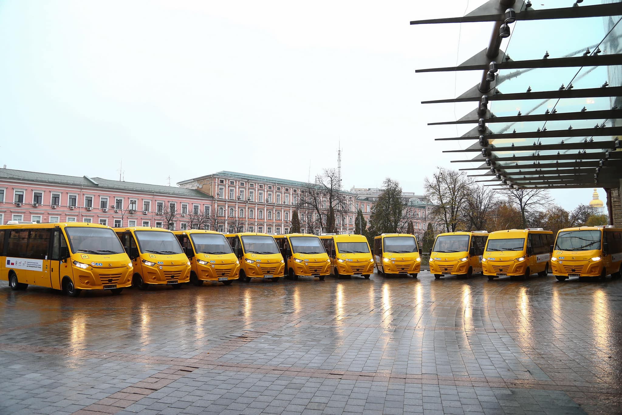 Більше 10 громад Київщини отримають шкільні автобуси від міжнародних партнерів