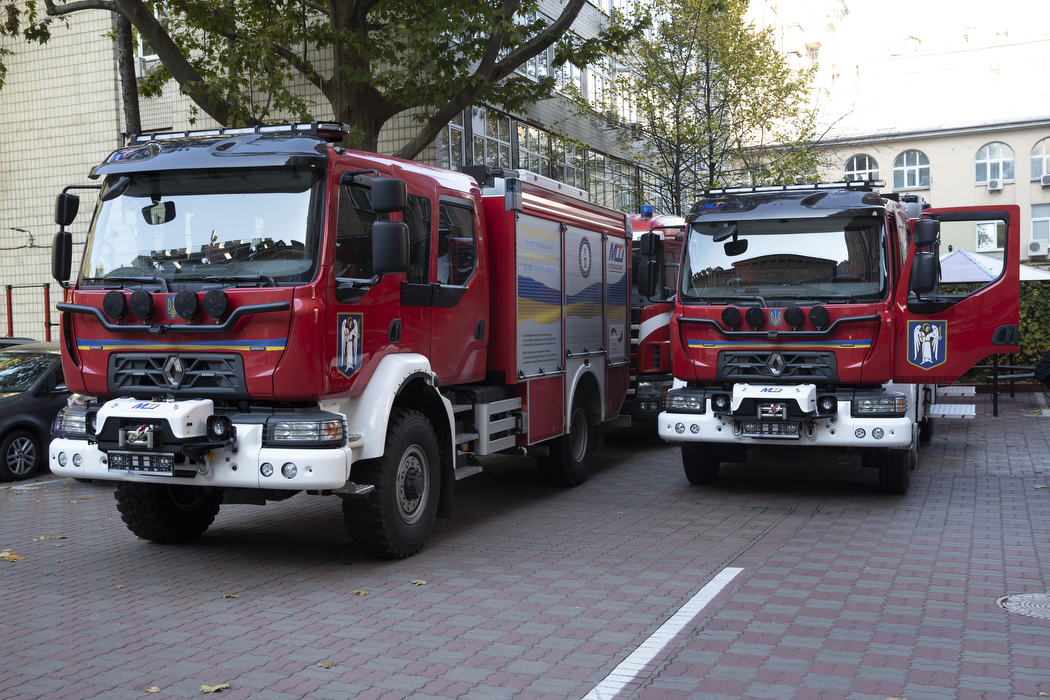 Київські рятувальники отримають три нових найсучасніших пожежних авто (фото)