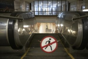Киянам компенсують поїздки через закриті станції синьої гілки метро
