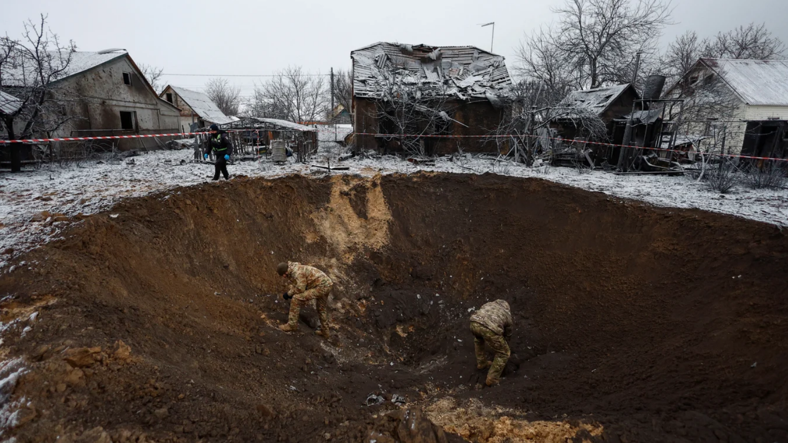 Внаслідок нічної ракетної атаки постраждали чотири людини в Дарницькому районі Києва, є руйнування (фото)