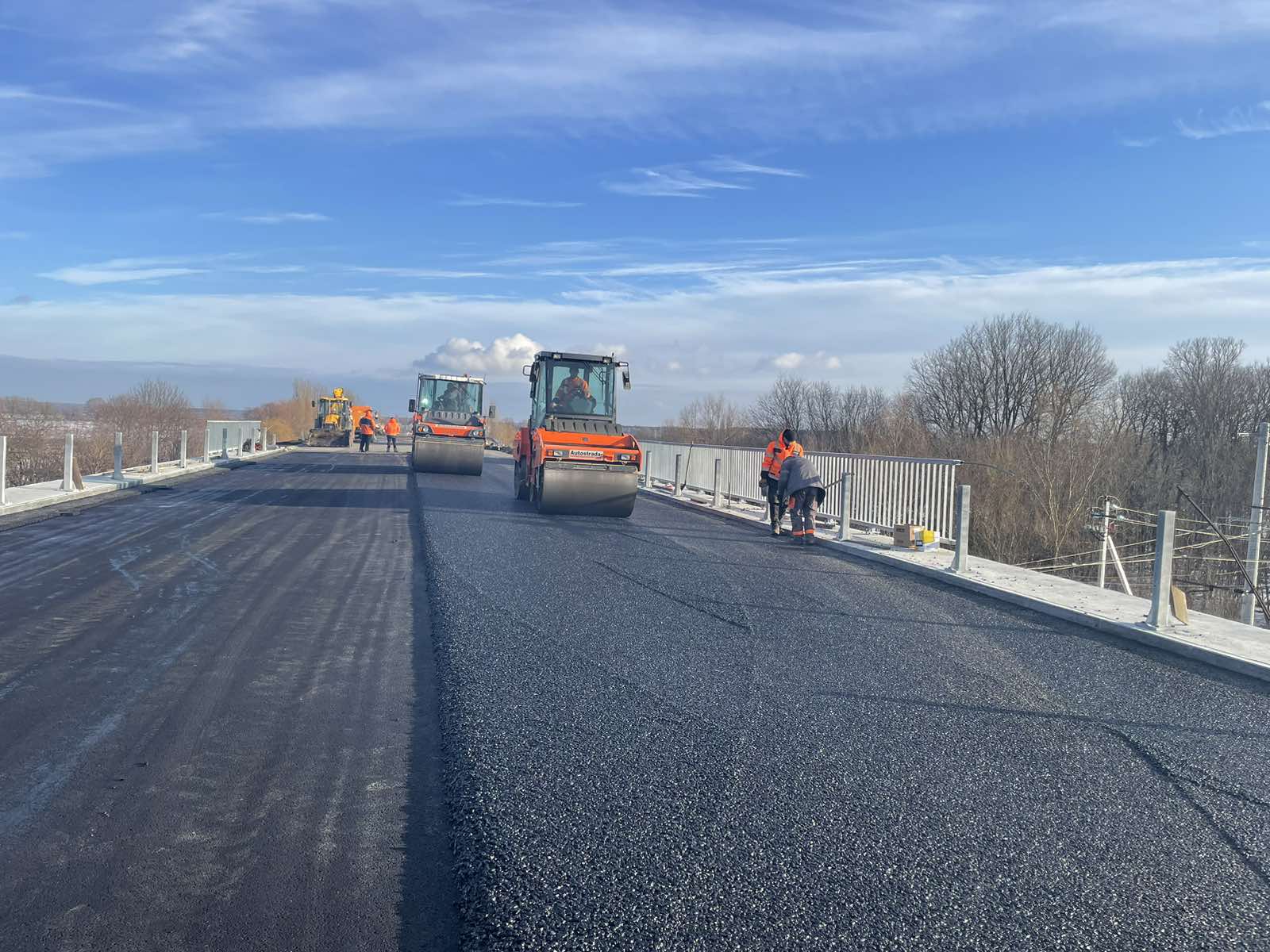 Дорожники завершують будівництво шляхопроводу на трасі з Київщини на Чернігівщину