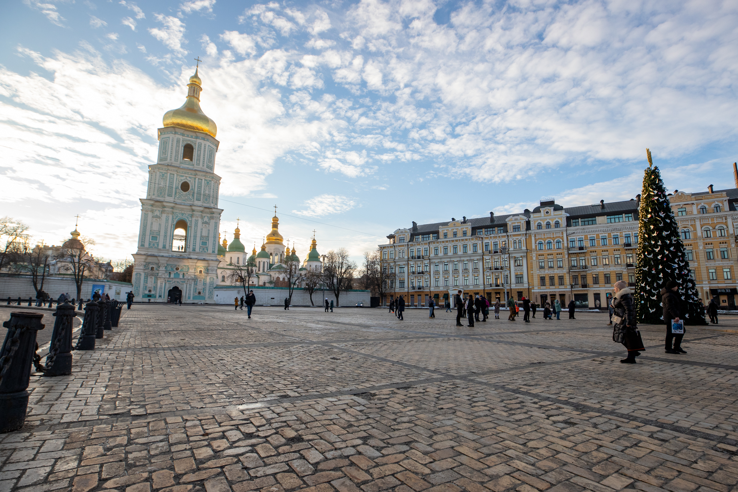 У Києві зимові свята пройдуть з комендантською годиною, ялинкою та без розваг