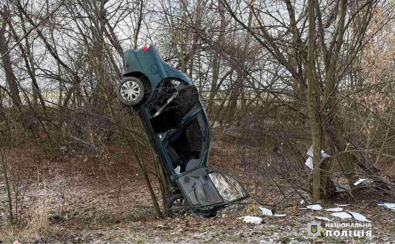 На Білоцерківщині перекинулась автівка: Загинула жінка (фото)