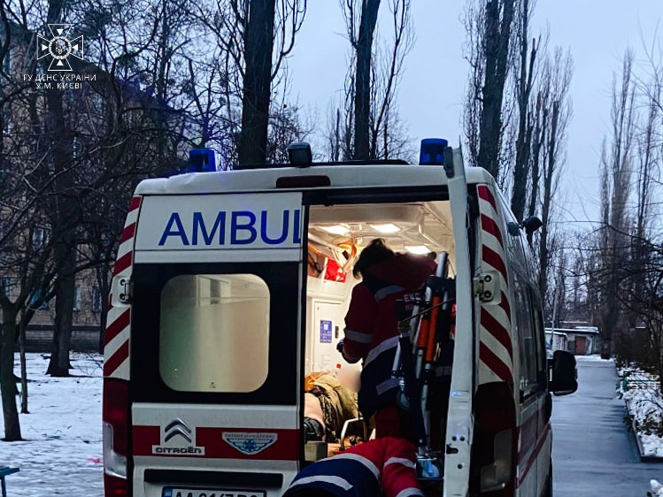 На Воскресенському масиві столиці при пожежі у квартирі постраждала жінка