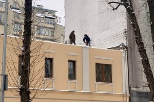 У Києві на вулиці Івана Франка розбирають будинок XIX століття, активісти викликали поліцію