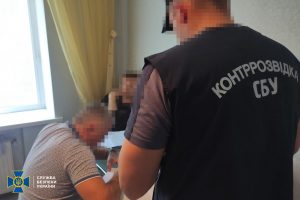 Очільника оборонного заводу викрили на розкраданні коштів, призначених на закупівлі запчастин для СУ-27