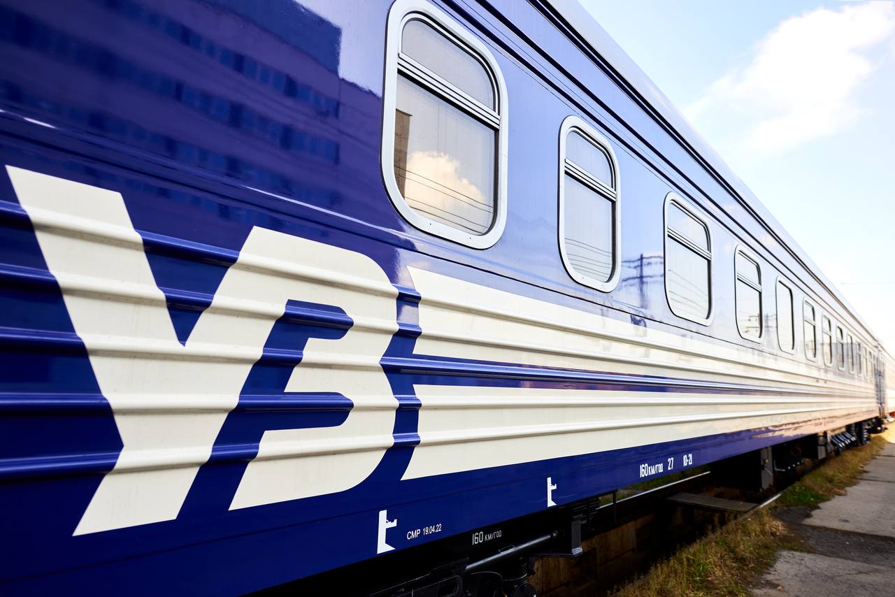 “Укрзалізниця” додає вагони до поїздів найбільш ажіотажних напрямків