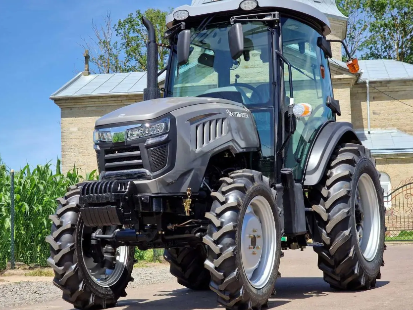 Дівички на Білоцерківщині витратили 1 млн гривень на трактор