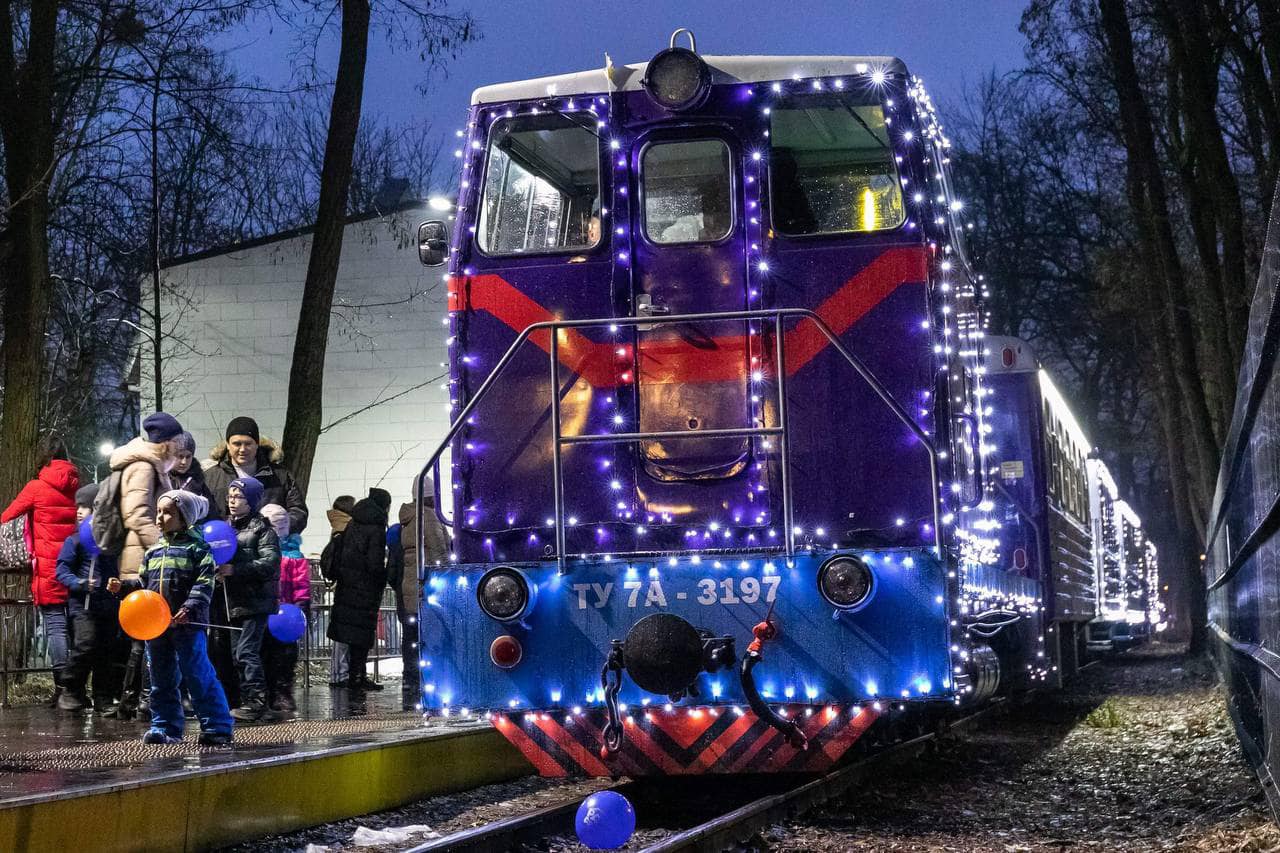 На вихідних Київська дитяча залізниця закриває зимовий сезон перевезень