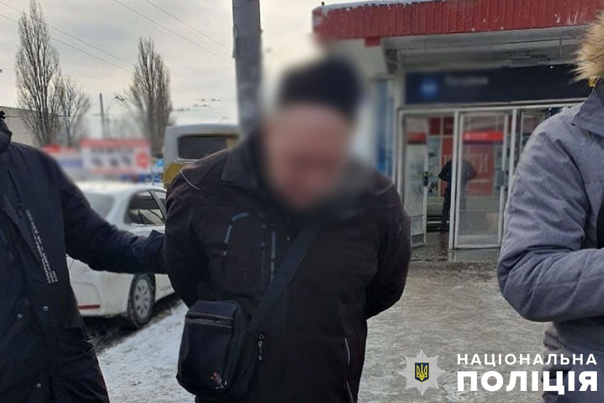 Столичні правоохоронці затримали чоловіка за вбивство та пограбування мешканця Деснянського району