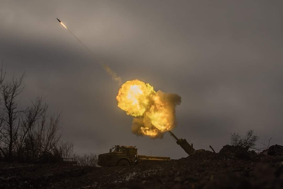 Сили оборони тримають рубежі, ворог штурмує на семи напрямках, - Генштаб ЗСУ