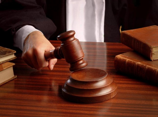 Двох суддів з Київщини позбавили мантій
