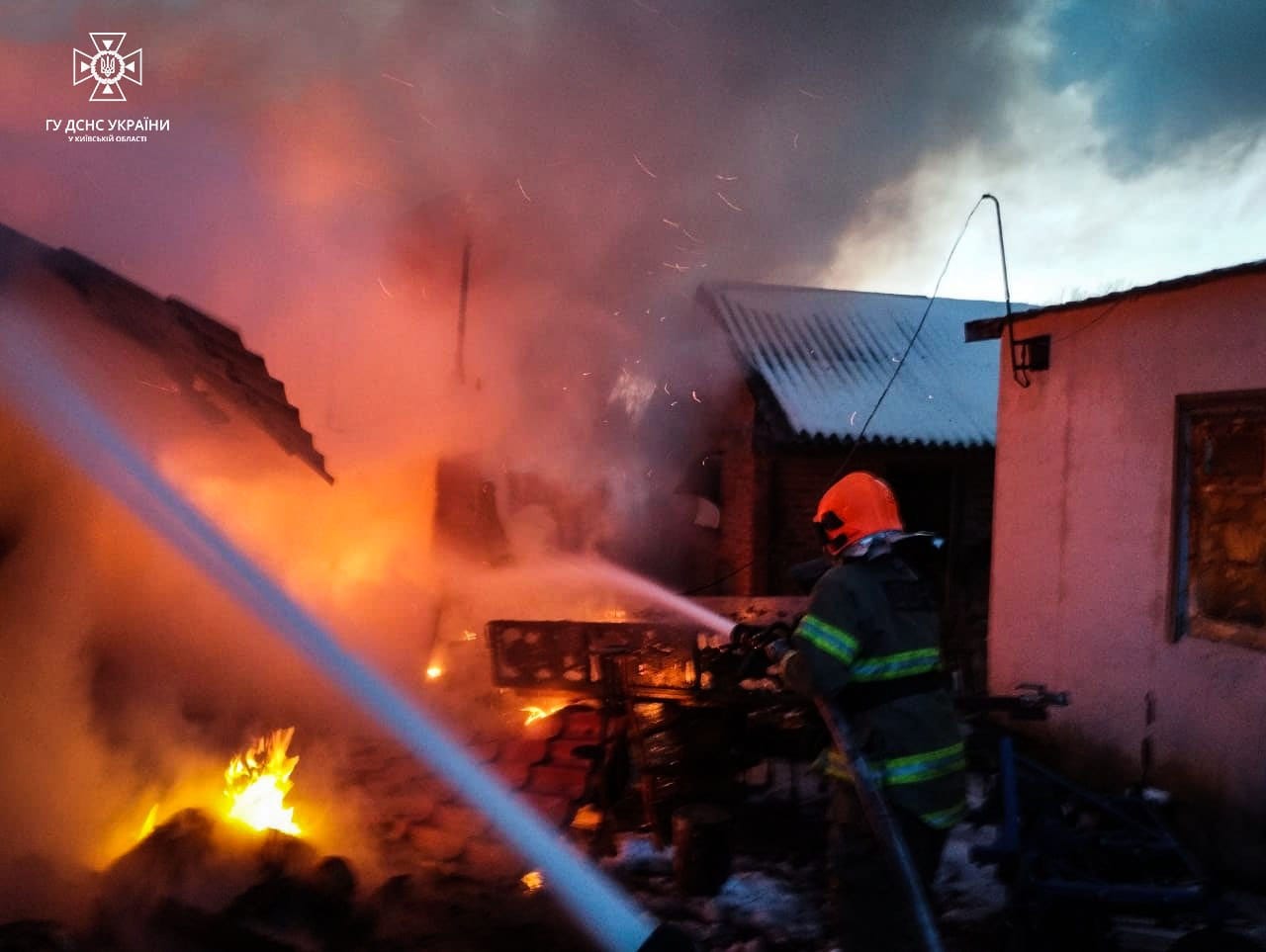 На Київщині за добу при пожежах загинули дві людини, одна жінка була травмована