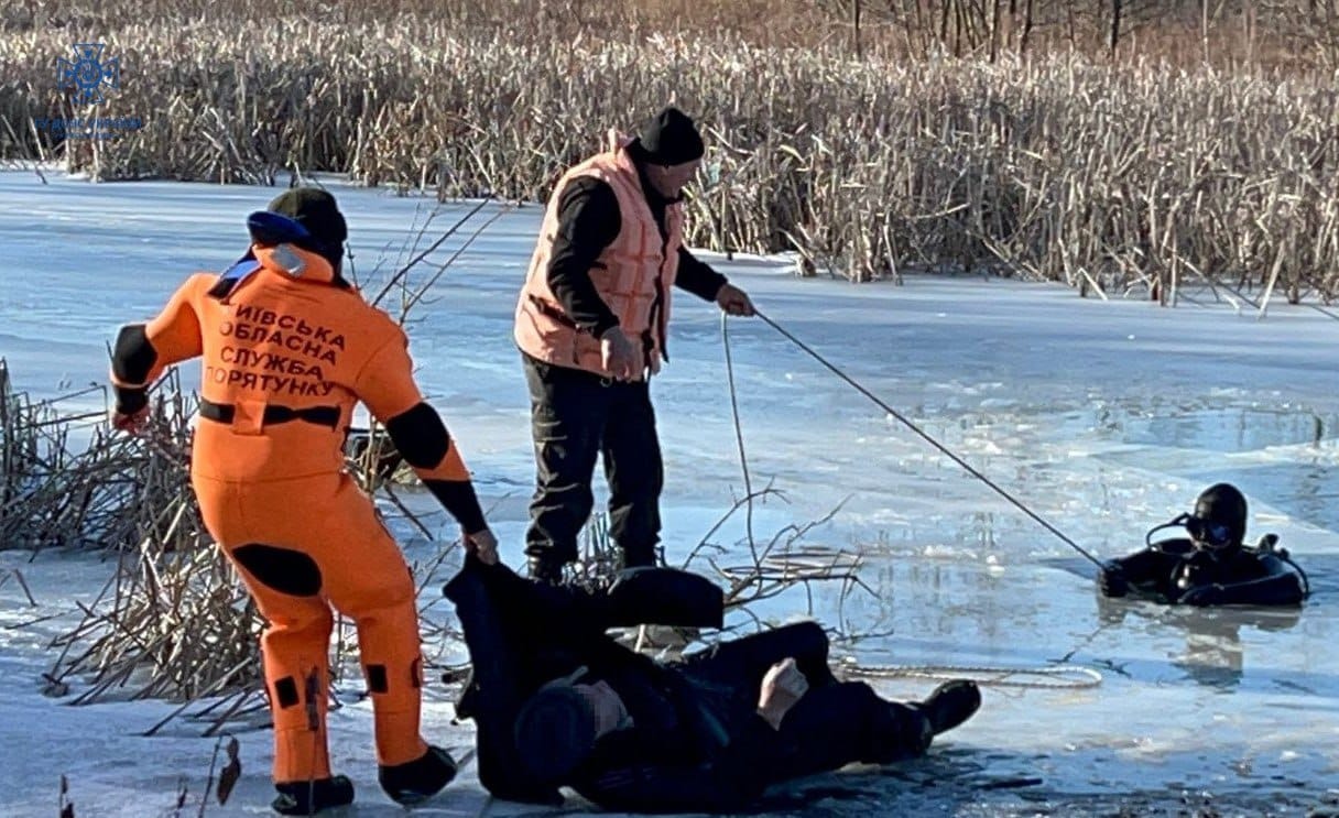 Рятівники допомогли “фігуристу” у місті Українка, та витягнули з річці на Білоцерківщині тіло чергового рибалки (фото, відео)