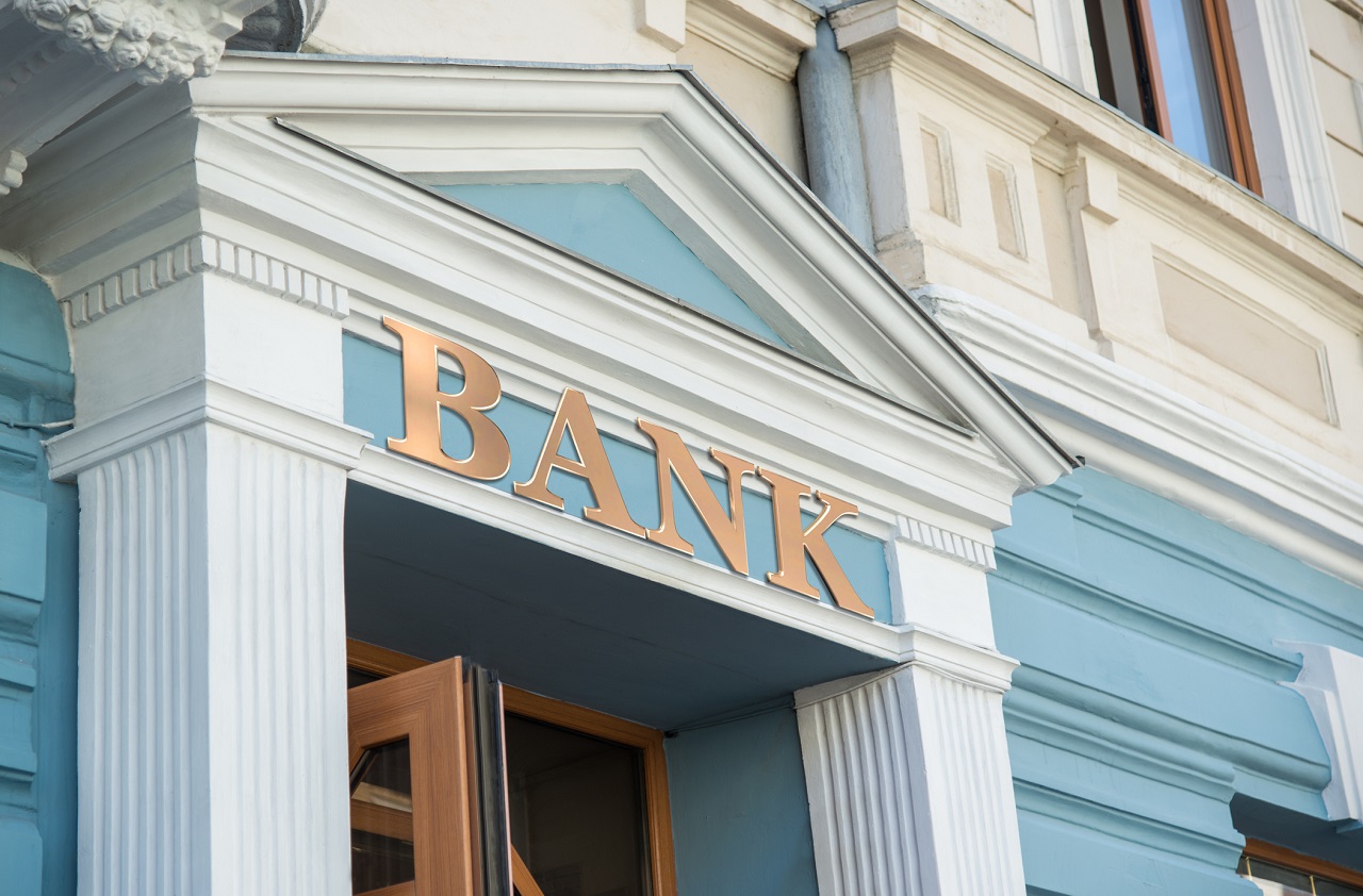 Банк полтавських засновників виставив на продаж землю та будинок у Київській області