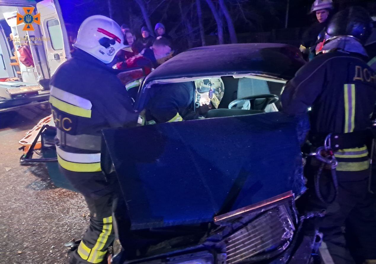 У Старих Петрівцях двоє водіїв загинули внаслідок зіткнення автомобілів