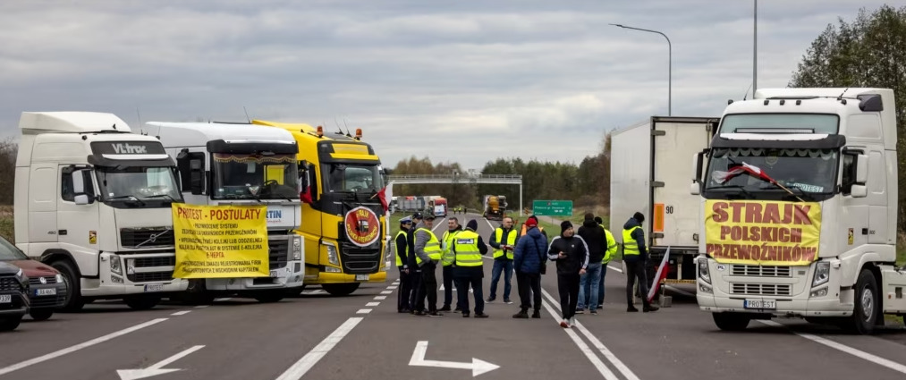 Польські фермери анонсували повну блокаду українських перевезень з 20 лютого