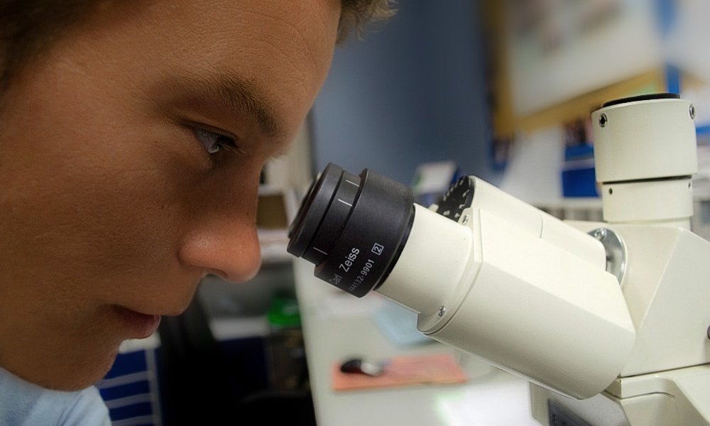 Київський центр нефрології закуповує мікроскопів на 950 тис. гривень