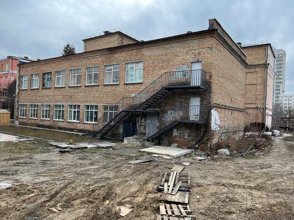 Реконструкція столичної гімназії зі збитками у майже 14 млн грн – повідомлено про підозру керівнику комунального підприємства
