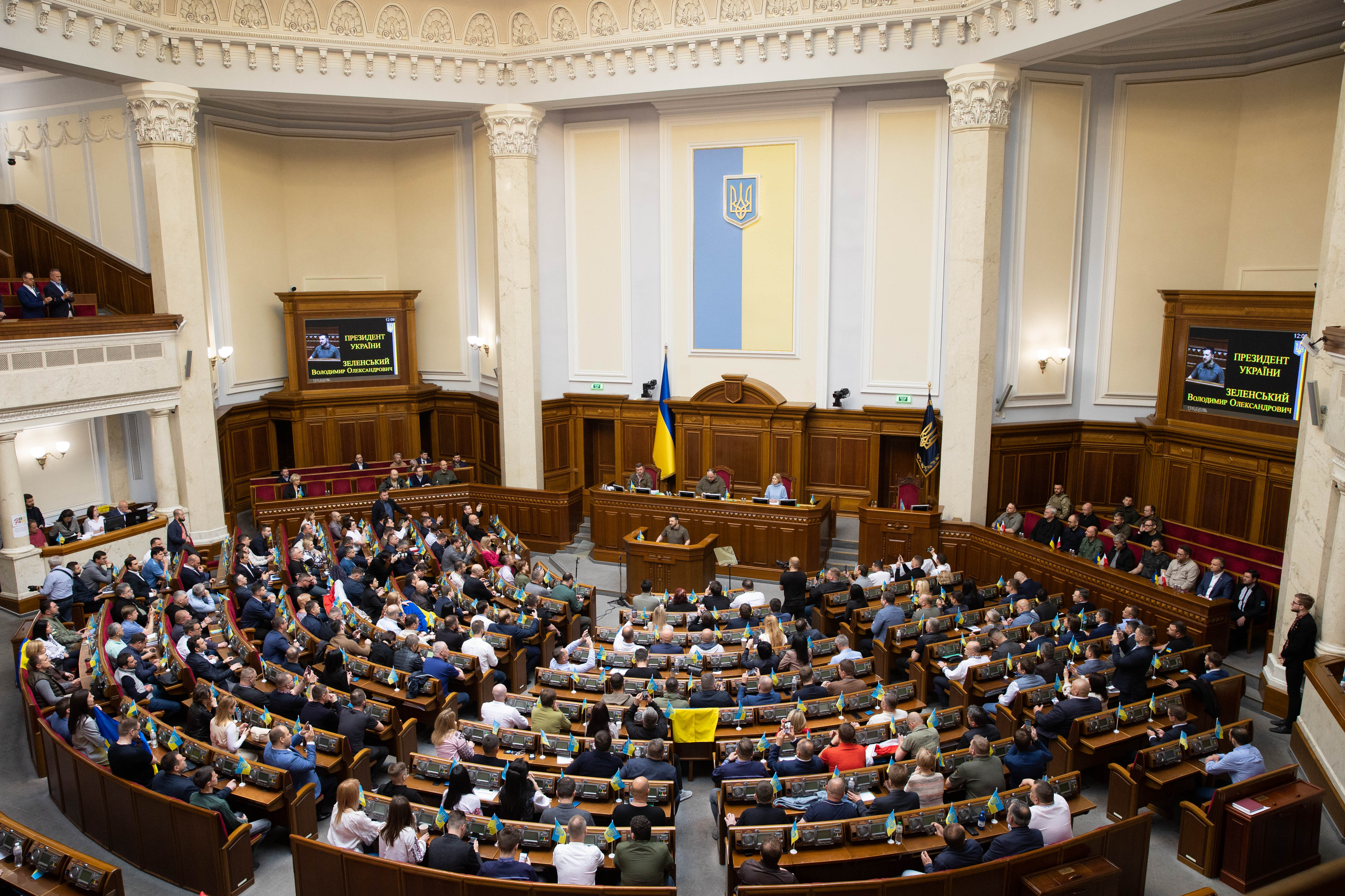 Рада затвердила законопроекти про продовження мобілізації та воєнного стану
