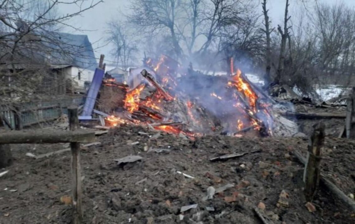 На Сумщині дрон з вибухівкою влучив в житловий будинок, в якому знаходились 5 мирних мешканців