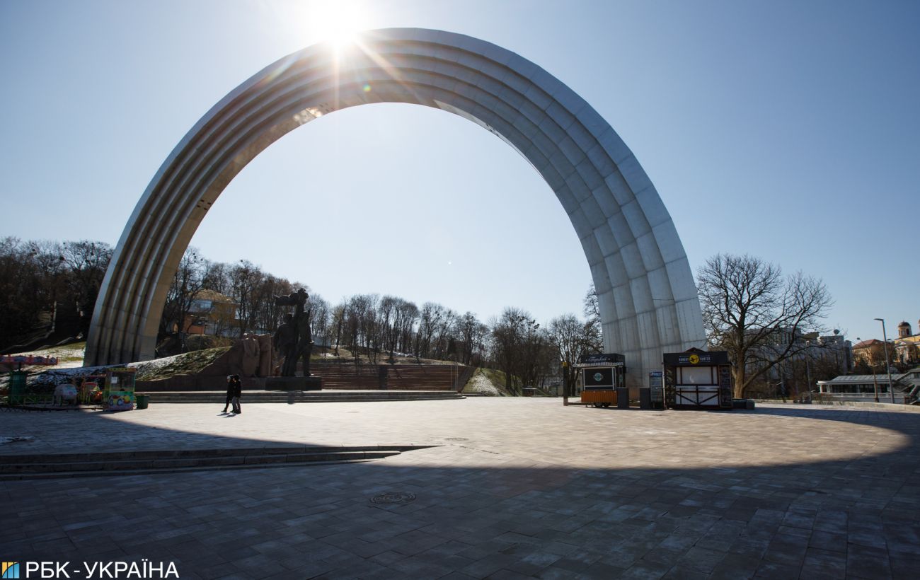 Арка “дружби народів” у Києві підлягає демонтажу як символ російської імперської політики, - Інститут нацпам'яті