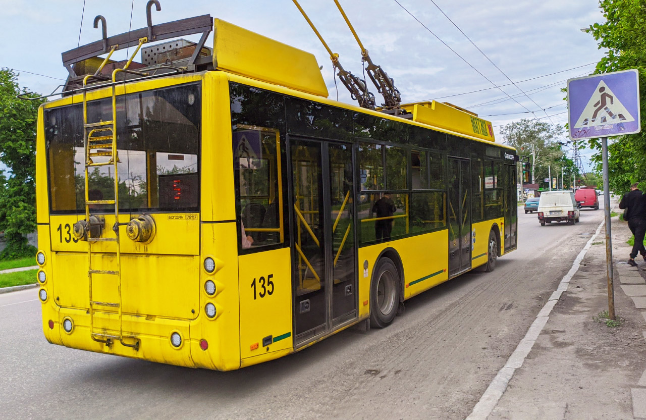 У столиці тимчасово змінено рух тролейбусів №№ 15 і 38