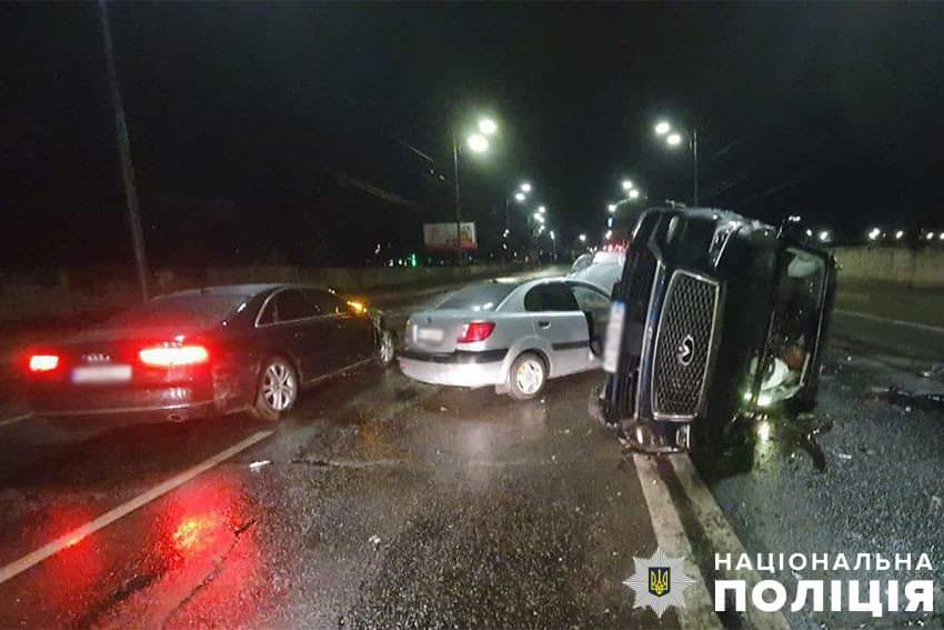 У Деснянському районі п’яний водій вчинив потрійну ДТП, постраждали двоє водіїв