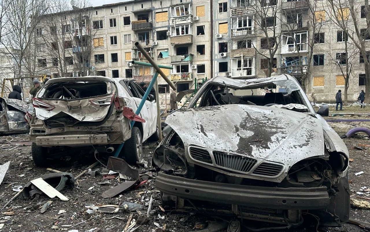 Внаслідок ракетного удару росіян по Мирнограду 11 людей зазнали поранень, серед них підліток