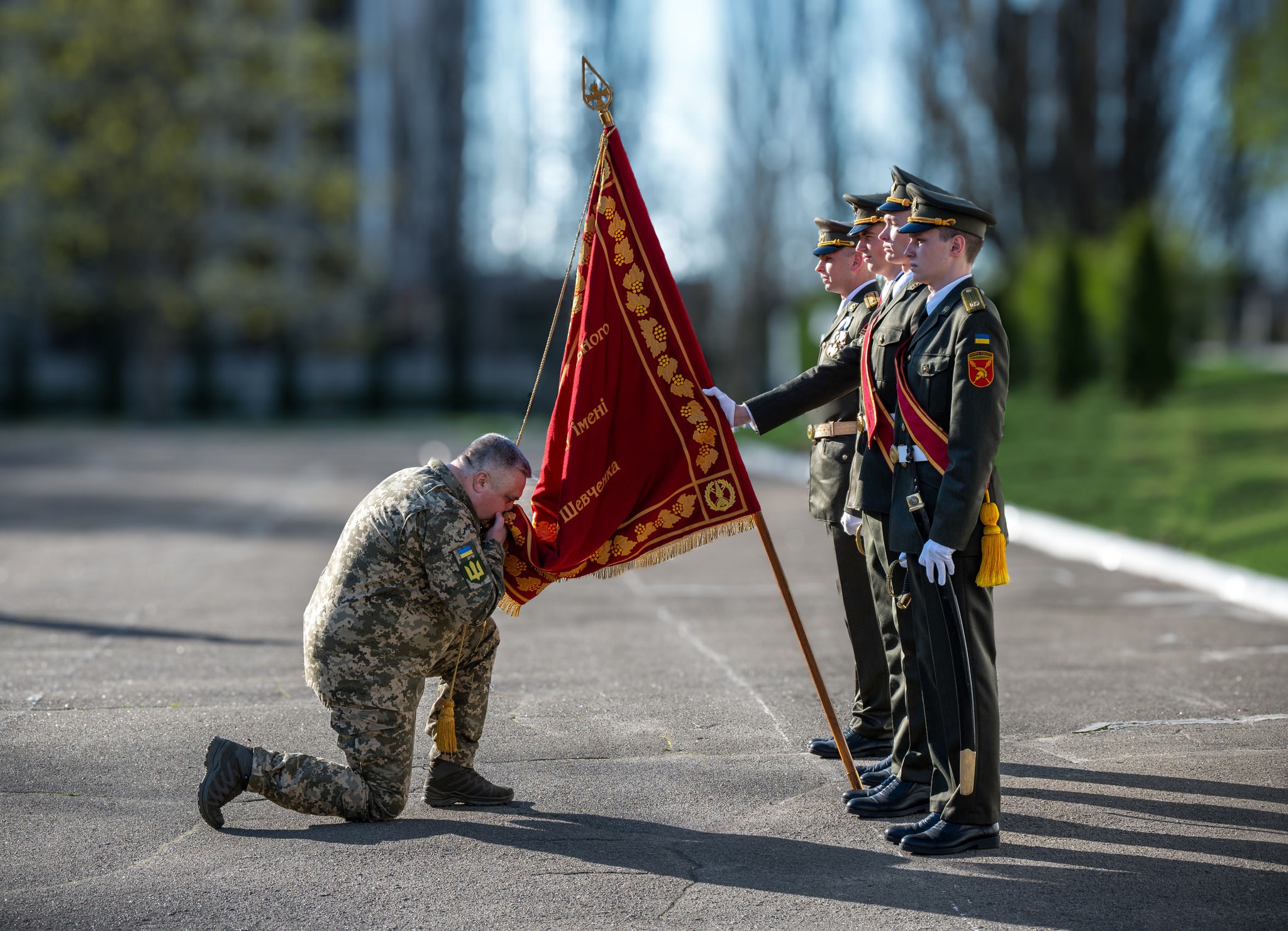 Бригадний генерал Шевченко залишив посаду начальника Військового інституту КНУ та попрощався з бойовим прапором