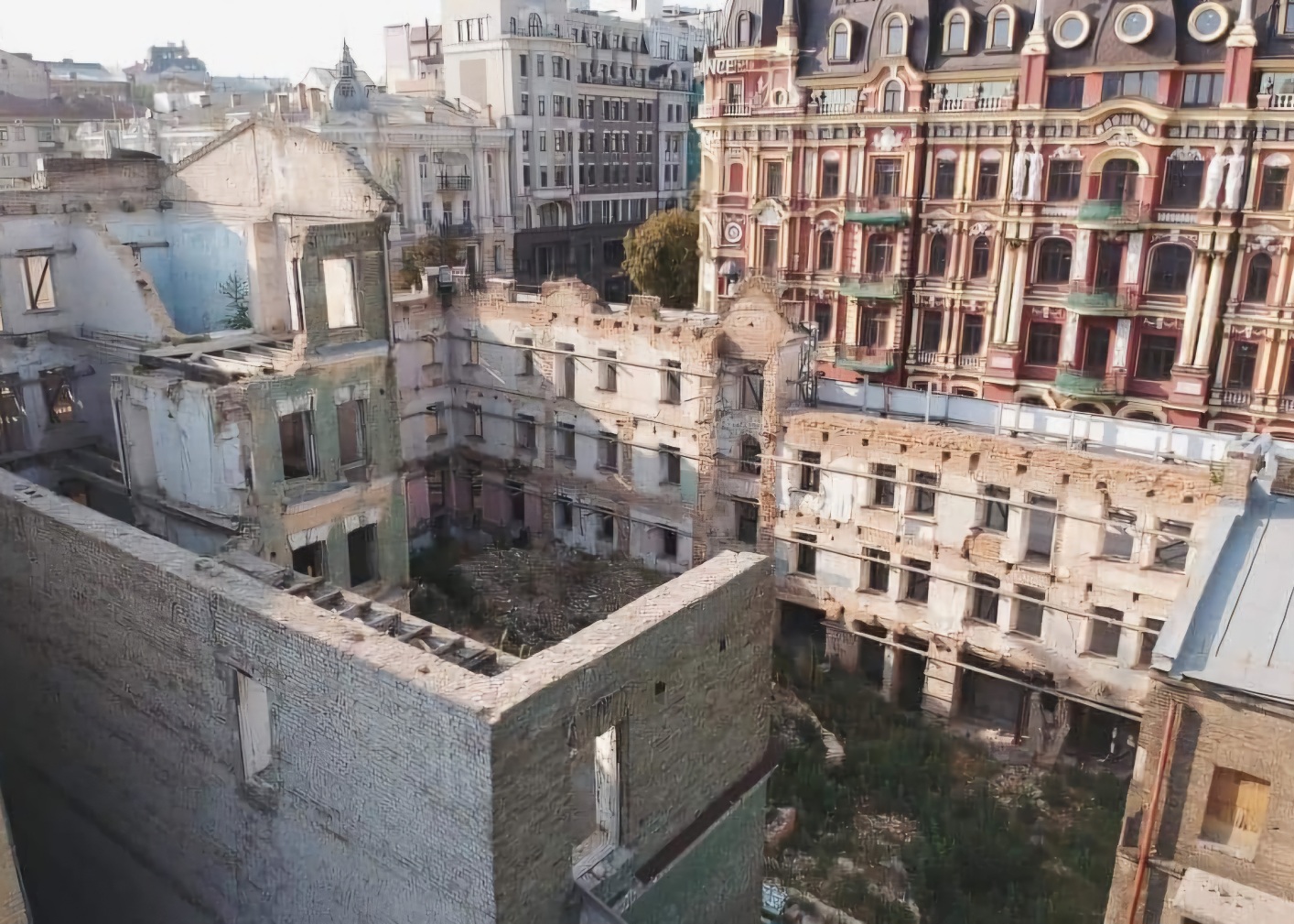 Не реконструкція: Київрада продала землю під садибою Грубера з “обмовкою”