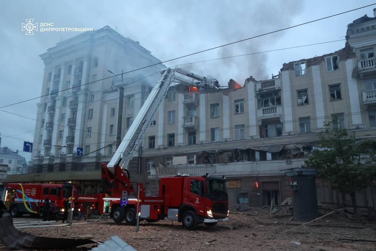 Зруйновано багатоповерхівку