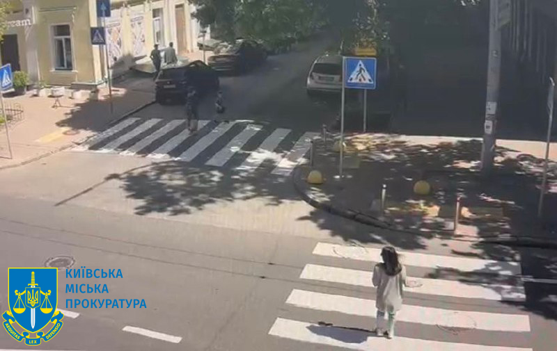19-річного водія «БМВ», що на пішохідному переході на Печерську збив жінку, затримано (фото)