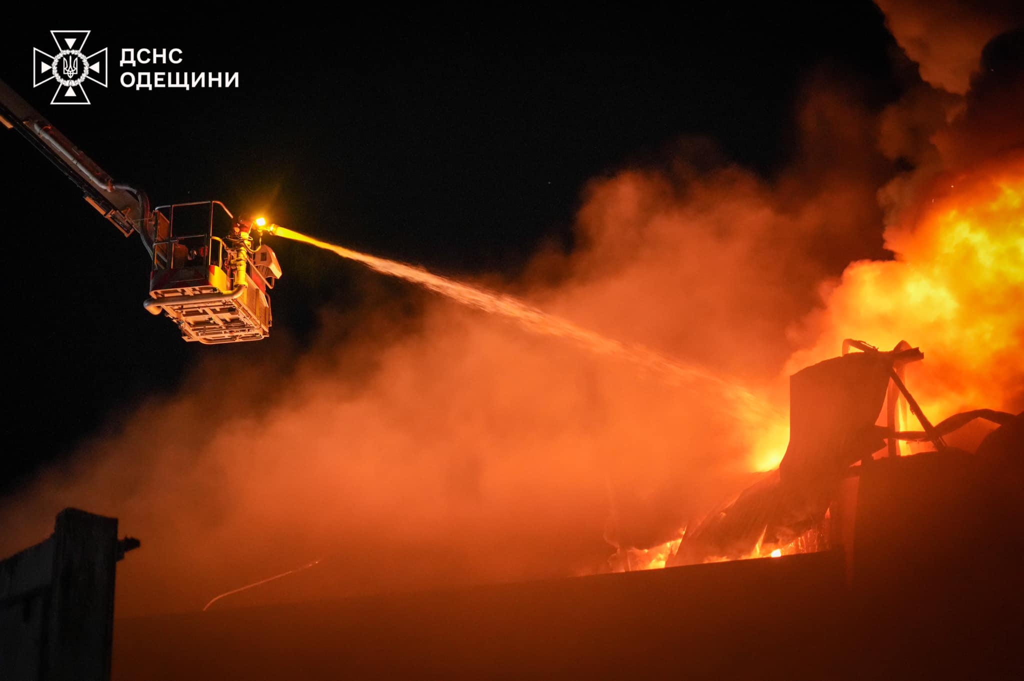Унаслідок нічного удару по депо та відділенню “Нової пошти” в Одесі знищено 904 посилки на 3 млн гривень
