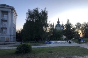 У Києві знесли "церкву-кіоск" біля Національного музею історії України