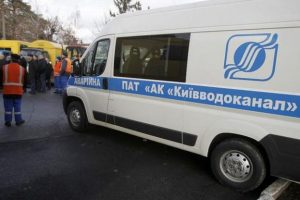 У столиці обмежено рух транспорту на вулиці Велика Житомирська через аварію на водопроводі, води немає на 7 вулицях