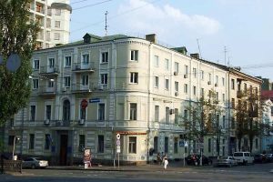 Київський медуніверситет заплатить за парковку авто в центрі столиці