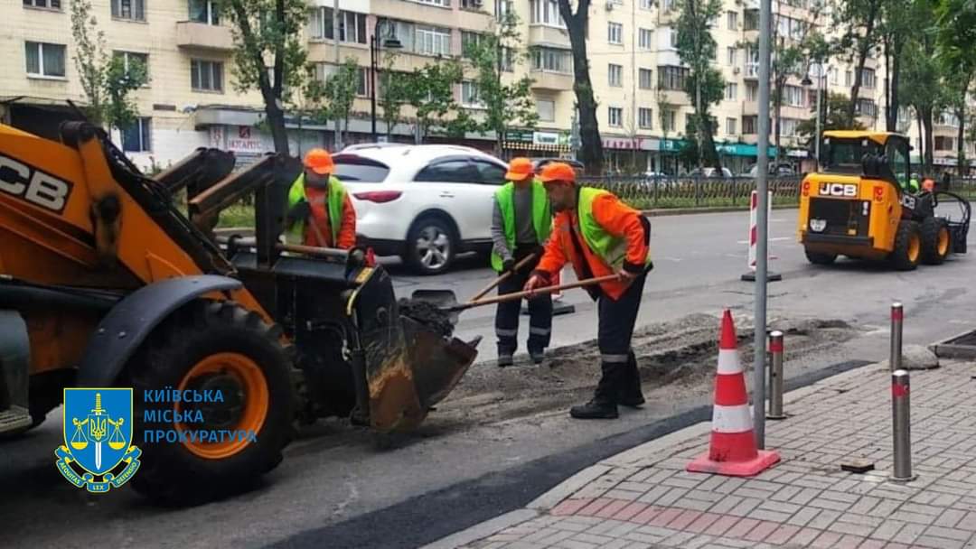 Троє посадовців «Київавтодору» підозрюються у розкраданні 300 тисяч гривень під час ремонту дороги