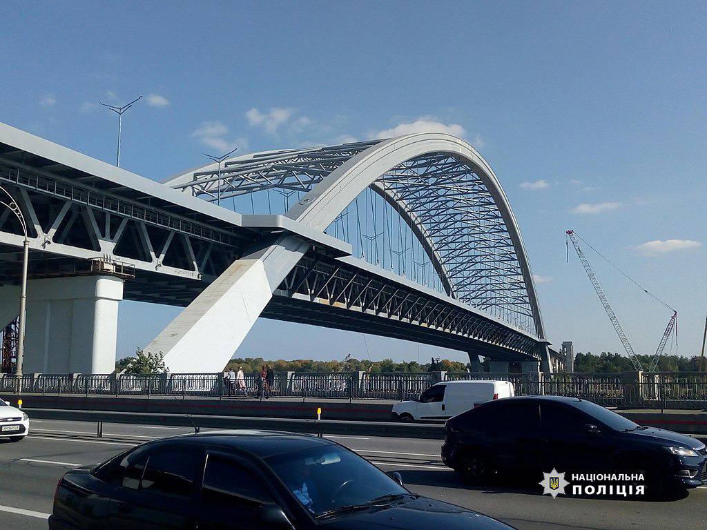 У збитковому будівництві Подільського мосту підозрюють директора підрядної організації