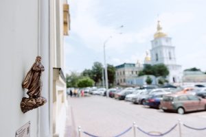 У столиці відкрили нову мініскульптуру проекту «Шукай», присвячену княгині Ользі