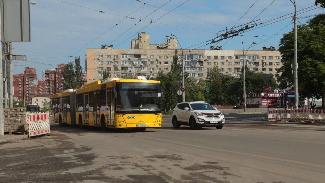 У Києві на Антоновича завершили ремонт тепломережі та відкрили рух транспорту